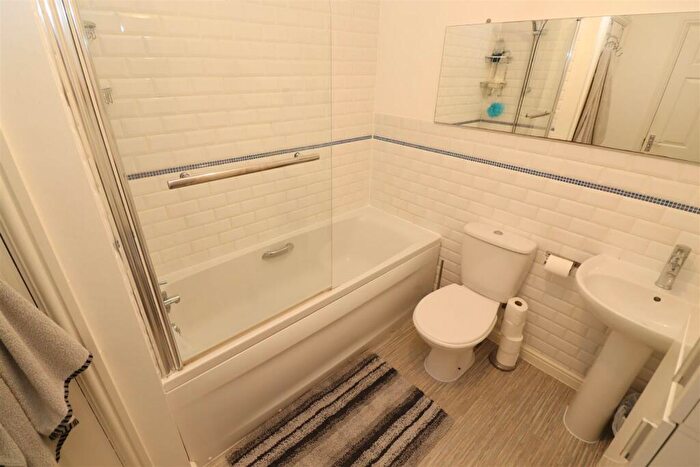 3 Bedroom End Of Terrace House For Sale In Patenall Way, Higham Ferrers, NN10