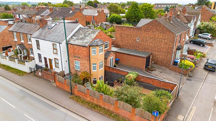 3 Bedroom End Of Terrace House For Sale In Heathcote Road, Whitnash, Leamington Spa, CV31