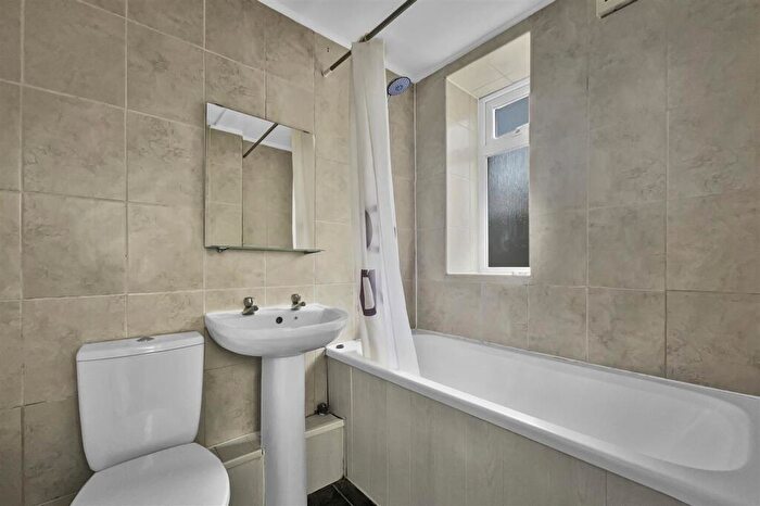 2 Bedroom Flat To Rent In Albany Road, Coventry, CV5