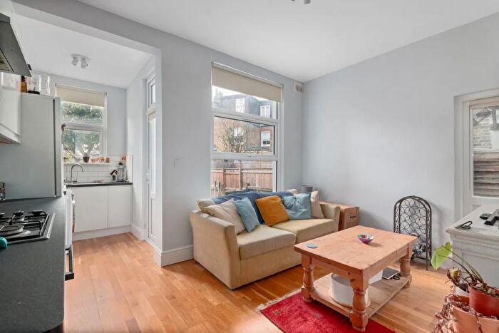 3 Bedroom Flat To Rent In Durnsford Road, London, SW19