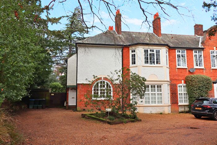 1 Bedroom Flat To Rent In Hook Road, Surbiton, Surrey, KT6