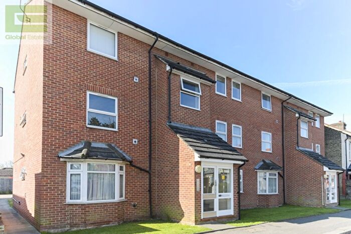 1 Bedroom Flat To Rent In Heverfield Court, Crusoe Road, Mitcham, CR4