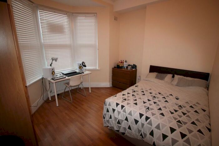 2 Bedroom Ground Maisonette To Rent In Simonside Terrace, Newcastle Upon Tyne, NE6