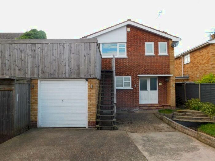 3 Bedroom Detached House To Rent In Marine Avenue, Canvey Island, Essex, SS8