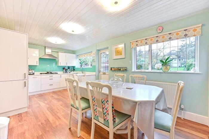 3 Bedroom Semi Detached House For Sale In Birchen Grove, London, NW9