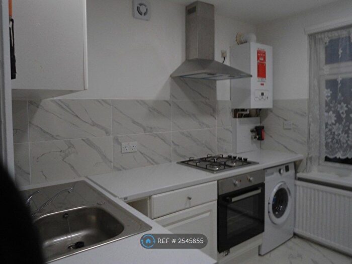 1 Bedroom Flat To Rent In Addison Avenue, Hounslow, TW3