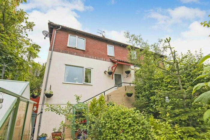 2 Bedroom House To Rent In Holne Court, Exeter, EX4