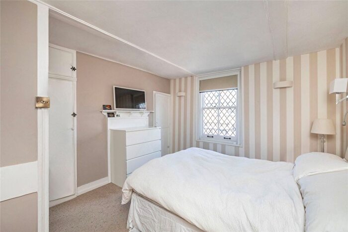 4 Bedroom Property To Rent In Vine Row, Lancaster Park, TW10