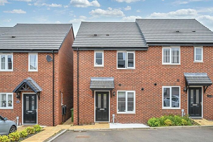 3 Bedroom Semi-detached House For Sale In Middleham Avenue, Stafford, Staffordshire, ST16
