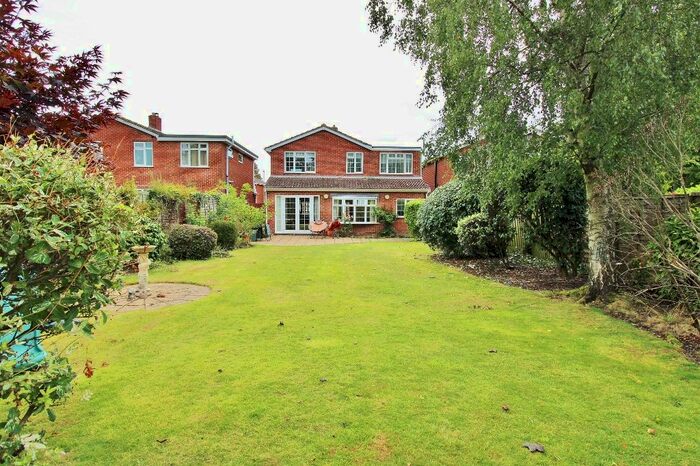 4 Bedroom Detached House For Sale In Croftlands Avenue, Stubbington, Fareham, PO14