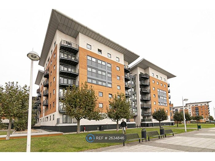 2 Bedroom Flat To Rent In Sheerness Mews, London, E16