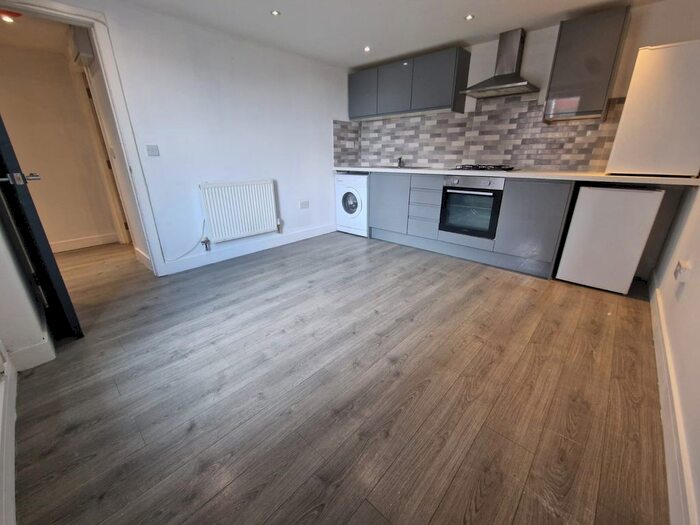 1 Bedroom Flat To Rent In G T House, Rothesay Road, Luton, Bedfordshire, LU1