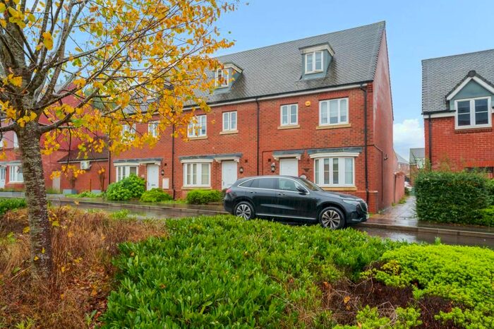 4 Bedroom End Of Terrace House To Rent In Jennetts Park, Bracknell, RG12