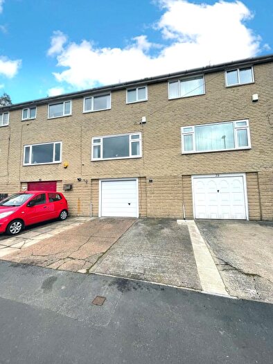 3 Bedroom Town House To Rent In Siddal Lane, Halifax, HX3