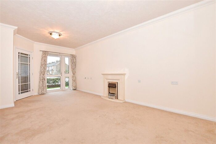 1 Bedroom Flat For Sale In Canterbury Road, Sittingbourne, Kent, ME10