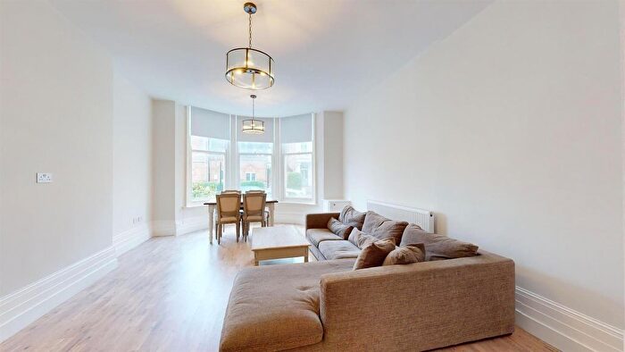 1 Bedroom Flat To Rent In Sinclair Road, London, W14