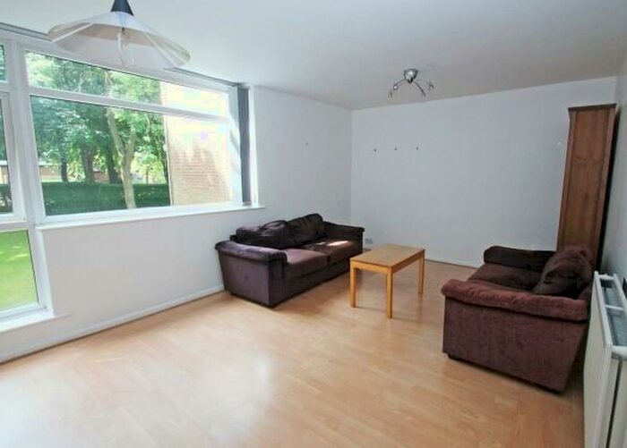 2 Bedroom Flat To Rent In Moorbank Court, Shire Oak Road, Headingley, Leeds, LS6