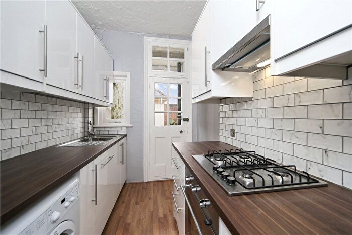 2 Bedroom Flat To Rent In Dial House, Russell Road, Shepperton, TW17