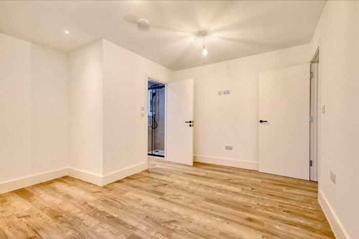 2 Bedroom Apartment To Rent In - Westcliff Avenue, Westcliff-on-Sea, SS0