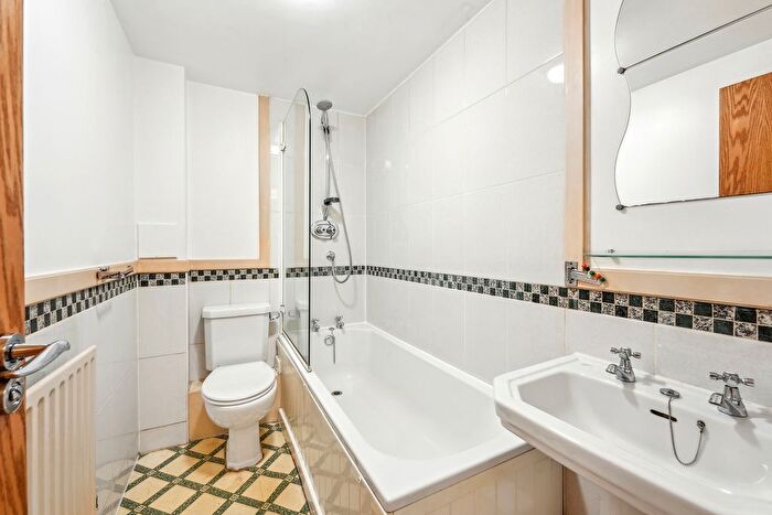 2 Bedroom Flat To Rent In Charter Quay, Kingston Upon Thames, KT1