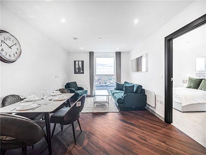 1 Bedroom Flat To Rent In Eden Grove, Staines-Upon-Thames, Surrey, TW18