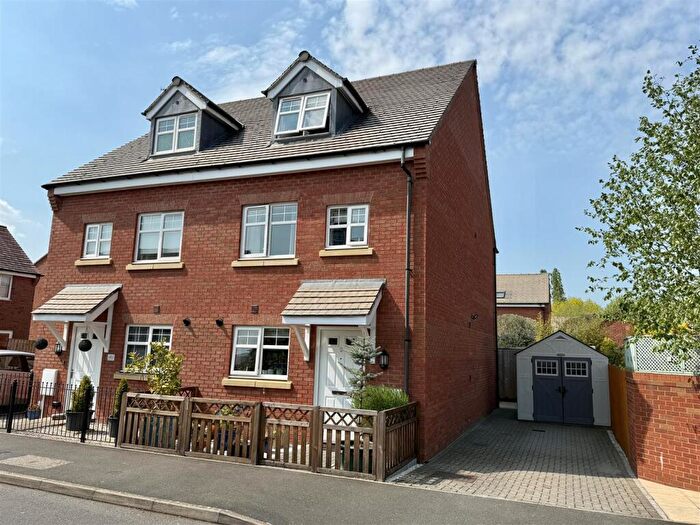 5 Bedroom Semi-Detached House For Sale In Bluebell Road, Stratford-Upon-Avon, CV37