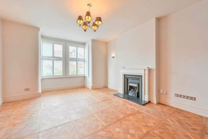 5 Bedroom Semi-Detached House To Rent In Fyfield Road, Walthamstow, E17