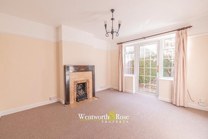 4 Bedroom Semi Detached House To Rent In Iris Close, Selly Oak, Birmingham, B29