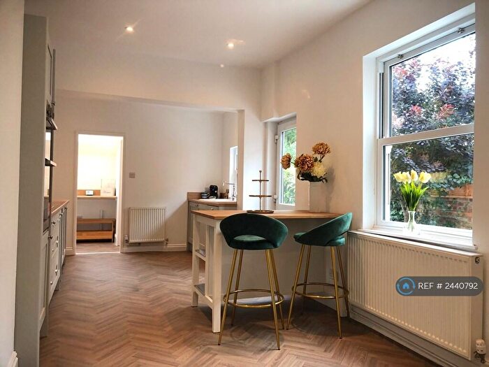 4 Bedroom Semi-Detached House To Rent In Parnell Street, Gainsborough, DN21