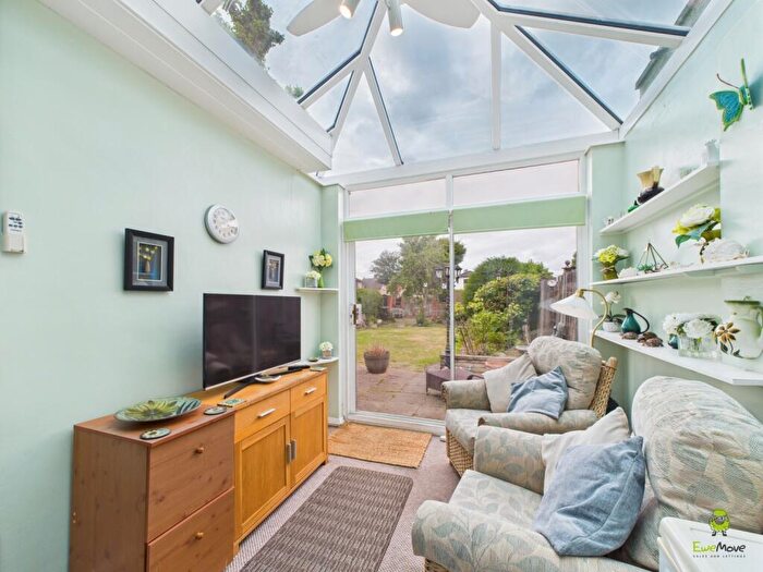 4 Bedroom Semi-Detached House For Sale In Woolwich Road, Bexleyheath, Kent, DA7