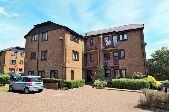 2 Bedroom Apartment To Rent In Cedar Close, Buckhurst Hill, IG9