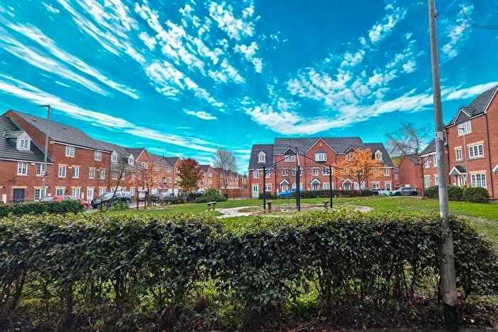 2 Bedroom Flat For Sale In Steel Green, Leeds, LS12