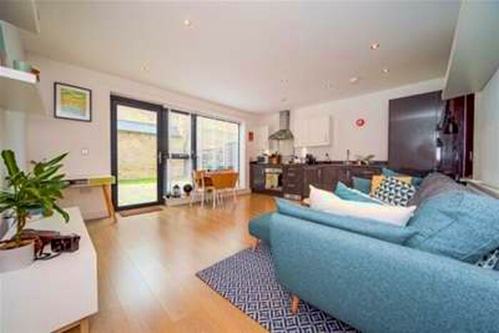 1 Bedroom Flat To Rent In Parade Gardens, Chingford E4