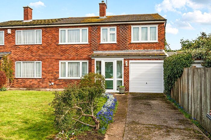 4 Bedroom Semi Detached House For Sale In Laneside, Chislehurst, BR7