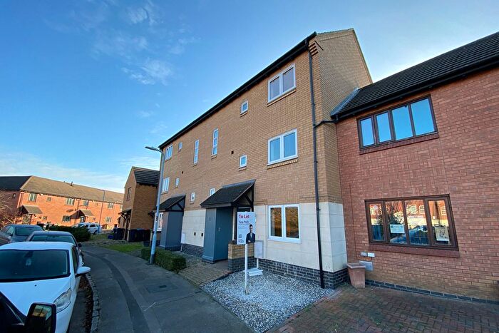 4 Bedroom Town House To Rent In Swanwick Lane, Milton Keynes, MK10