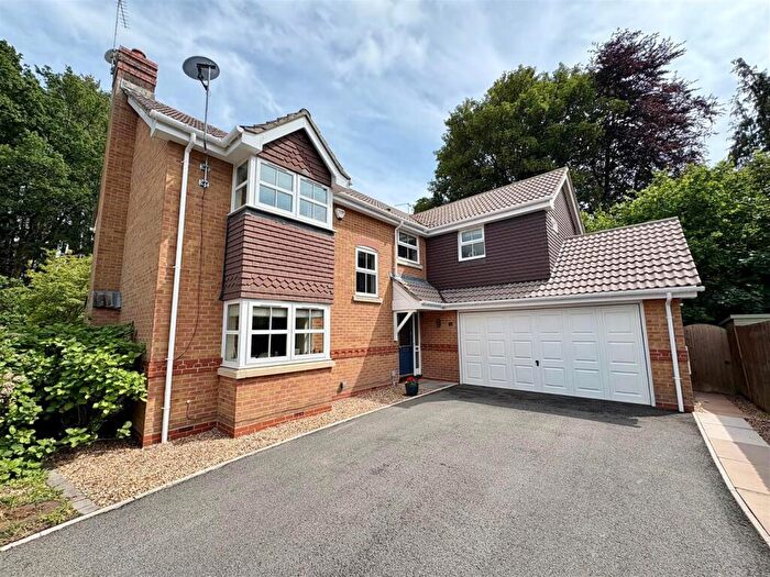 4 Bedroom Detached House For Sale In Dymewood Road, Three Legged Cross, Wimborne, BH21