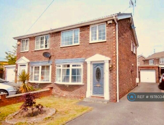 3 Bedroom Semi-Detached House To Rent In Leeds Road, Kippax, Leeds, LS25