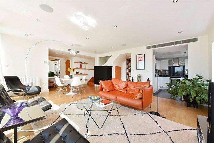 2 Bedroom Flat For Sale In Blackwall Way, London, E14