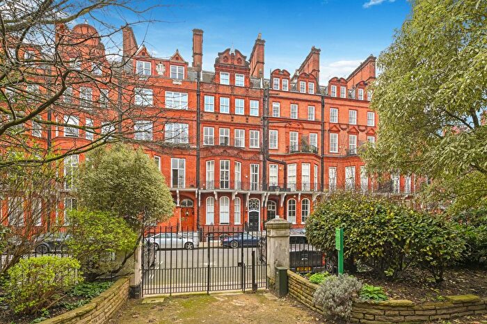 2 Bedroom Flat For Sale In Cadogan Square, London, SW1X