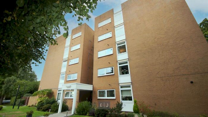 3 Bedroom Apartment To Rent In The Bowls, Chigwell, IG7