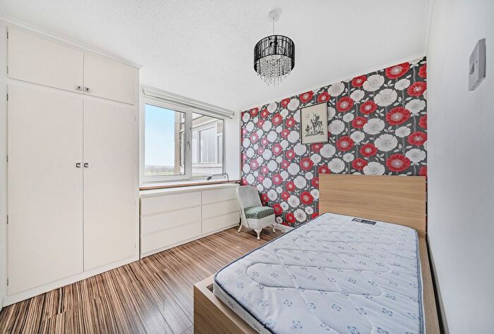 2 Bedroom Flat For Sale In Durdham Park, Bristol, Somerset, BS6