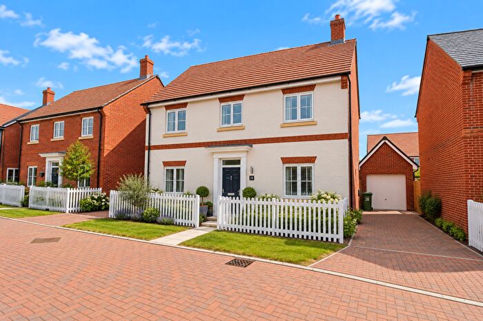 4 Bedroom Detached House For Sale In Chaffinch Gardens, Botley, SO32