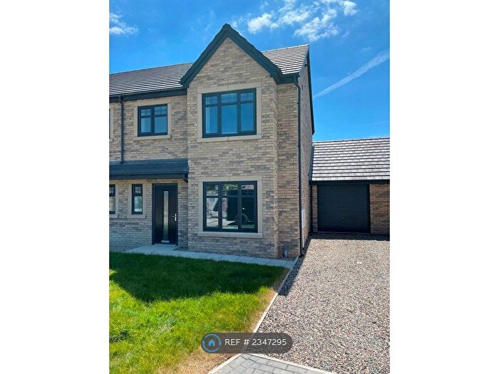 3 Bedroom Semi-Detached House To Rent In Coulson Croft, Gilberdyke, Brough, HU15