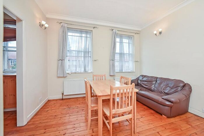 1 Bedroom Flat To Rent In Wandsworth Road, Clapham, SW8
