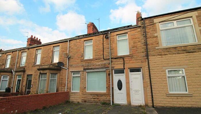 2 Bedroom Flat To Rent In Lowthian Terrace, Columbia, Washington, Tyne And Wear, NE38