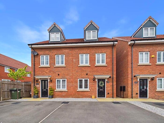 3 Bedroom Semi-Detached House For Sale In Manor Park Drive, Pontefract, WF8