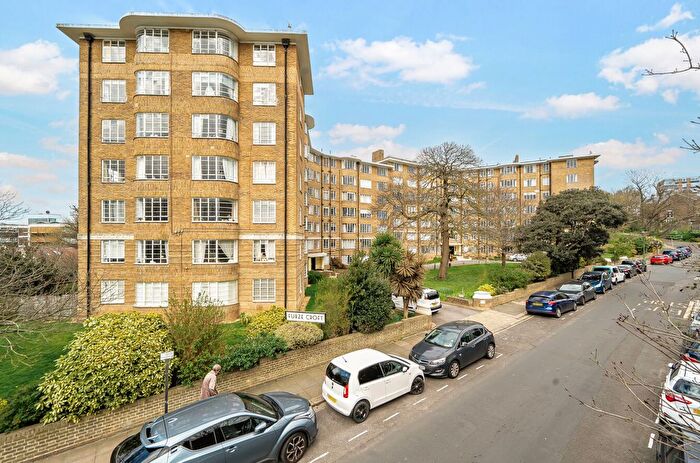 1 Bedroom Flat For Sale In Furze Hill, Hove, East Sussex, BN3