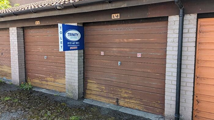 Garage / Parking To Rent In Lade Head, Trinity, Edinburgh, EH6