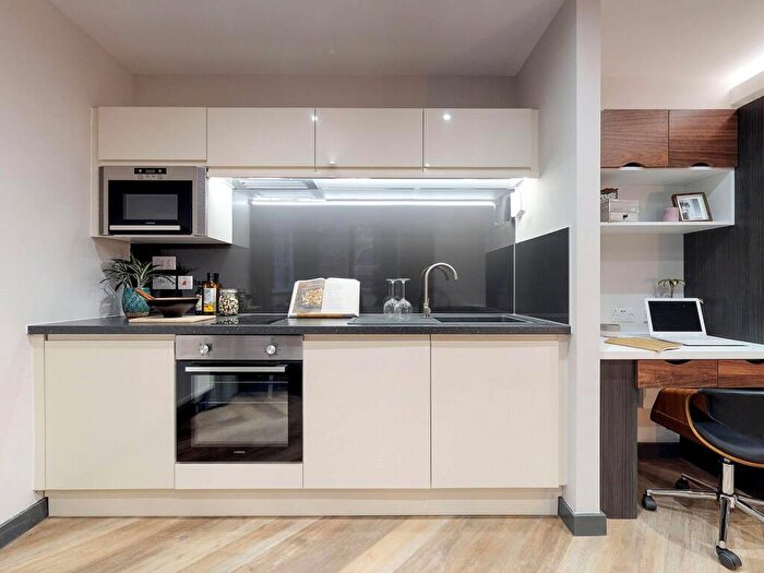 Apartment To Rent In Apt, Live Oasis Belgrave Street #, LS2