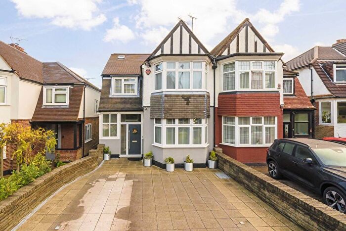 5 Bedroom Semi Detached House For Sale In Kent Gardens, Ealing, W13